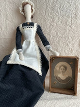 Load image into Gallery viewer, Maria Poppet