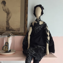 Load image into Gallery viewer, Hellebore